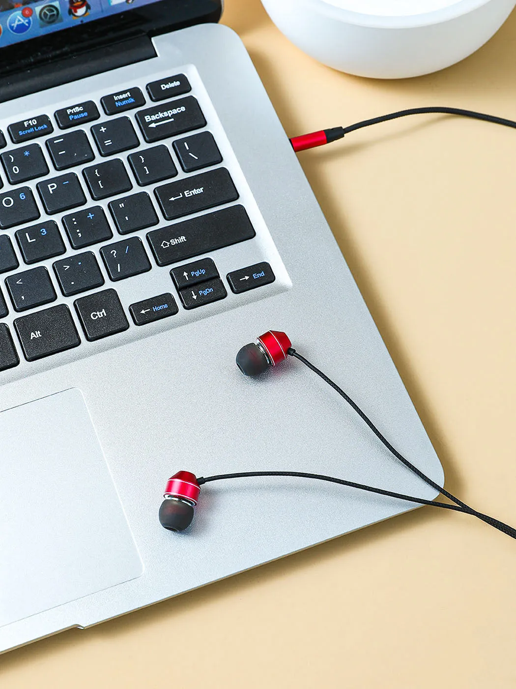 3.5mm In-Ear Earphones Model: Y771(Black & Red)